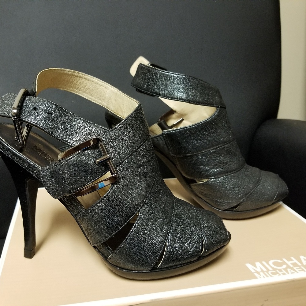 Shoes - Picture 3 of 6